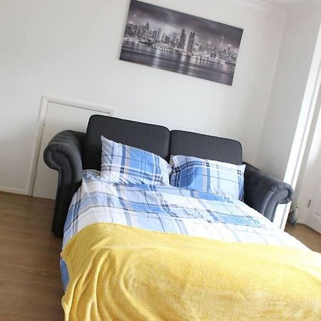 Private & Comfortable 2 Bedroom Home Away From Home Stanwell Exteriér fotografie
