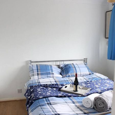 Private & Comfortable 2 Bedroom Home Away From Home Stanwell Exteriér fotografie