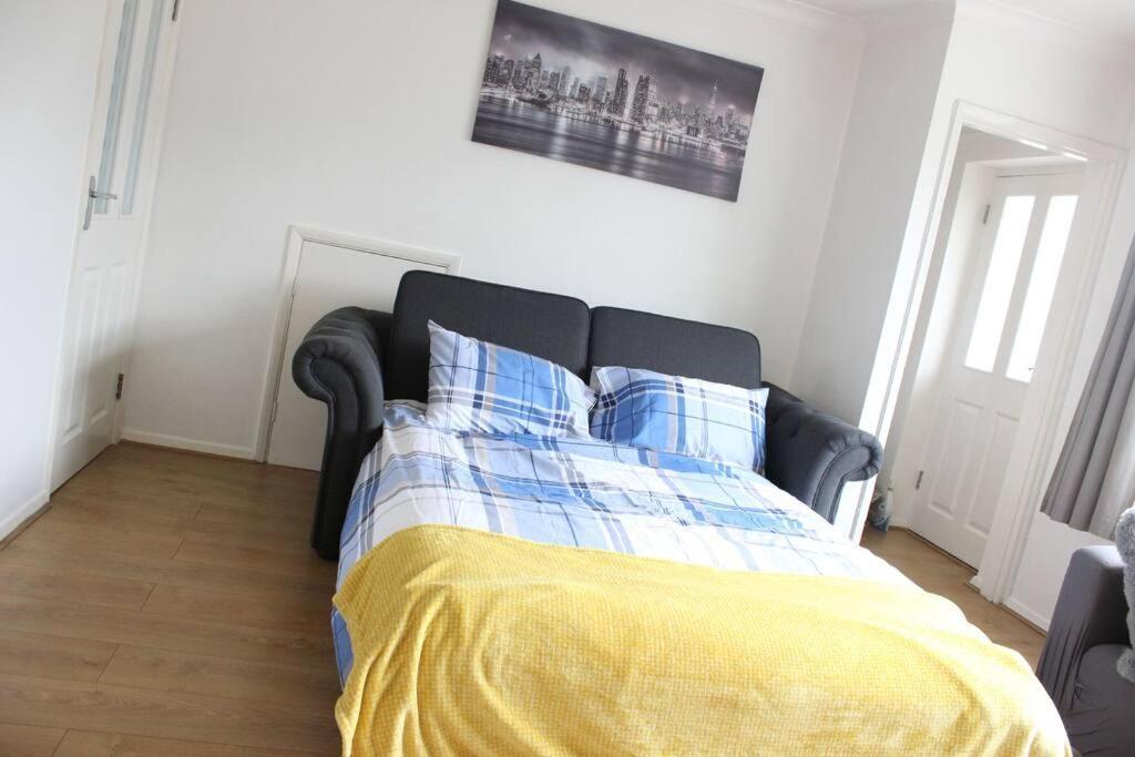 Private & Comfortable 2 Bedroom Home Away From Home Stanwell Exteriér fotografie