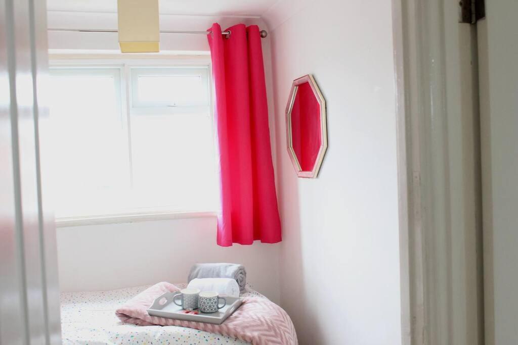 Private & Comfortable 2 Bedroom Home Away From Home Stanwell Exteriér fotografie