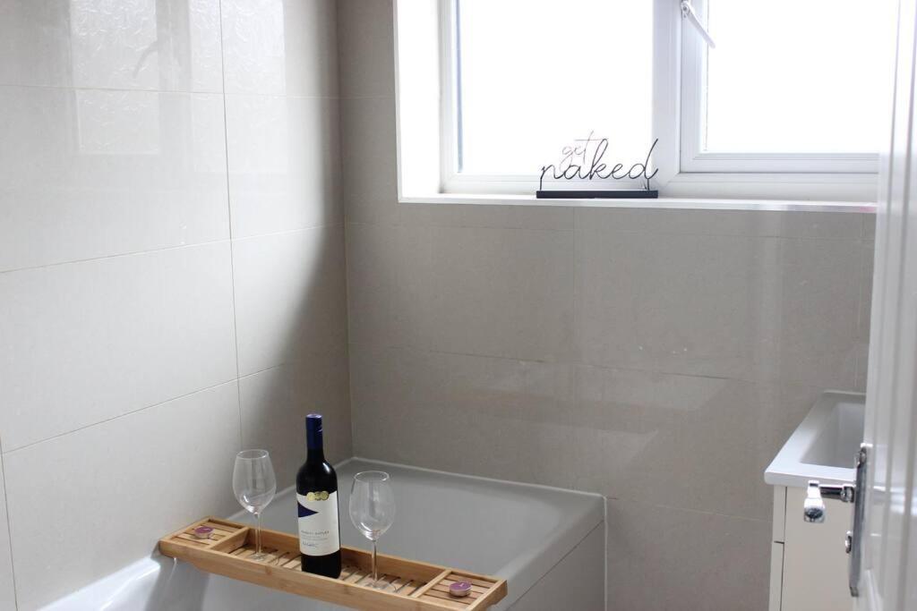Private & Comfortable 2 Bedroom Home Away From Home Stanwell Exteriér fotografie