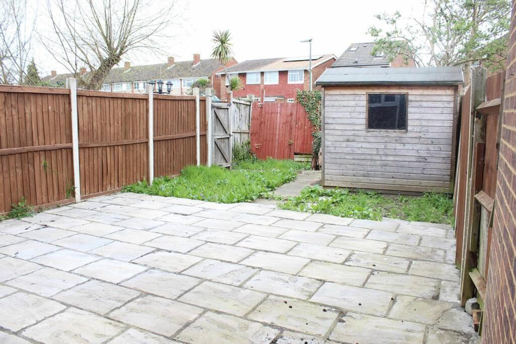 Private & Comfortable 2 Bedroom Home Away From Home Stanwell Exteriér fotografie